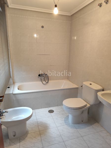 Foto 7461f018-87d3-4513-8a06-7fc6e69208ee. Casa adossada amb aparcament a Centro Mérida