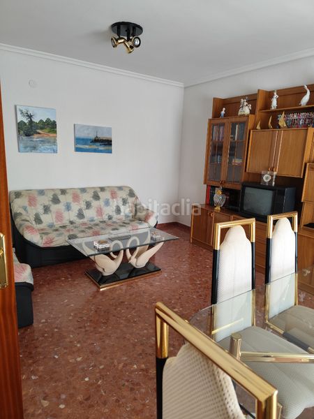 Foto f4a52780-2e43-4f59-928f-848bd1eb5ceb. Casa adossada amb aparcament a Centro Mérida