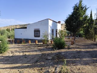 Fondo rustico in Fuente del Maestre. Se vende campo con casa