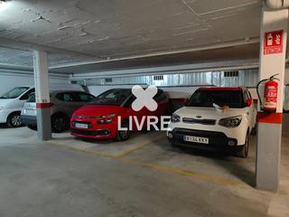 Parking coche en plaza catalunya