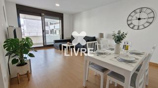 Flat in Bonavista. Piso amplio y luminoso con gran terraza, piscina y cerca del mar