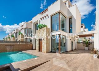 Casa en Montesinos (Los). Villa de obra nueva con piscina privada en la herrada