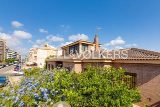Masía en Los Europeos. Villa tradicional a pie de la playa de la mata torrevieja