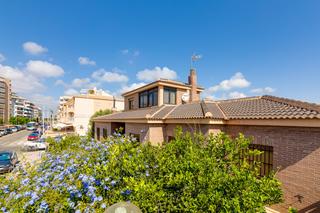 Mas à Los Europeos. Villa tradicional a pie de la playa de la mata torrevieja
