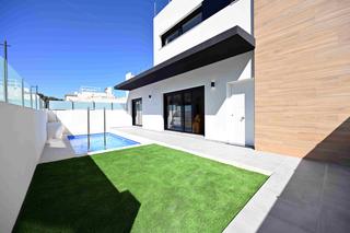 House in Villamartín-Las Filipinas. Adosados de obra nueva en villamartin