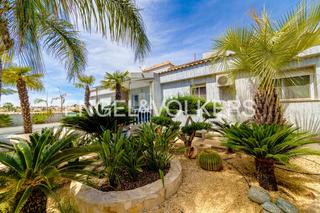 Casa en San Fulgencio. Impresionante villa en estilo moderno en san fulgencio