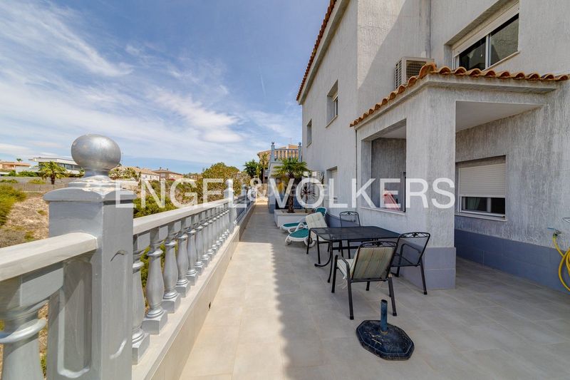 Foto e6d1651b-c29c-4f96-9e03-cd4af1e69797. Casa impresionante villa en estilo moderno en San Fulgencio