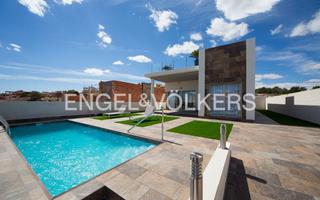 Masia a Los Almendros. Chalets de obra nueva en villamartin