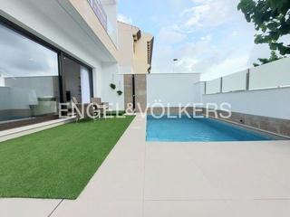 House in Los Peñascos-El Salero-Los Imbernones. Villas nuevas con piscina en san pedro