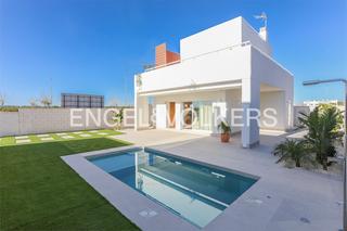 Masía en Pilar de la Horadada Ciudad. Chalets independientes de obra nueva con piscina en pilar de la
