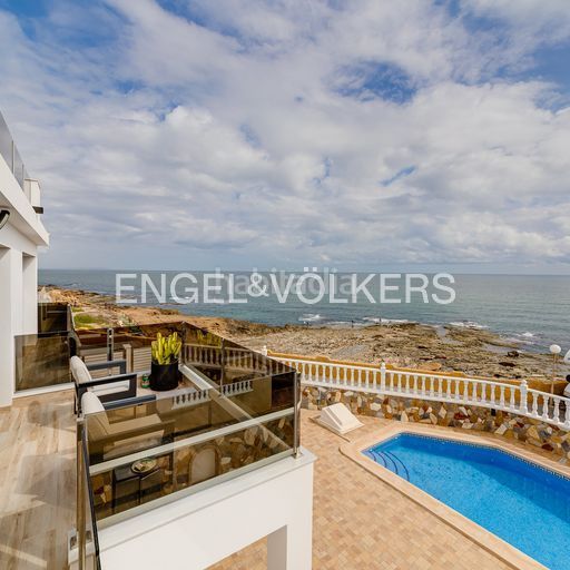Foto ac0980fe-4b8b-4988-8727-3457f0d93d49. Casa amb calefacció aparcament piscina a Miramar - Torre del Moro Torrevieja