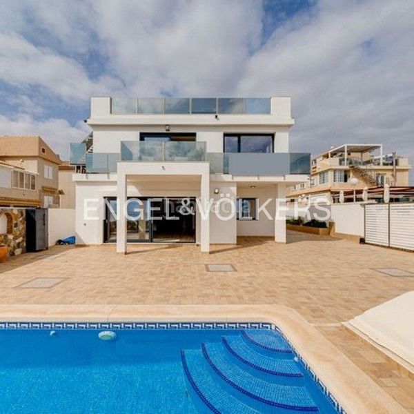Foto eaf31c64-f00c-4296-96f9-aedd5b302188. Casa amb calefacció aparcament piscina a Miramar - Torre del Moro Torrevieja