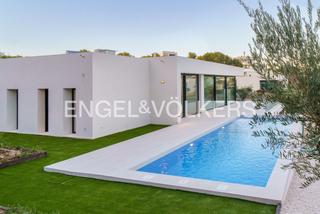 Masía en Lomas de Campoamor - Las Ramblas. Villas independientes de lujo de una planta con piscina privada