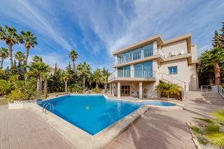 Masía en Rojales. Magnifica villa de estilo moderno en pueblo bravo