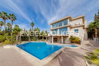 Masía en Rojales. Magnifica villa de estilo moderno en pueblo bravo