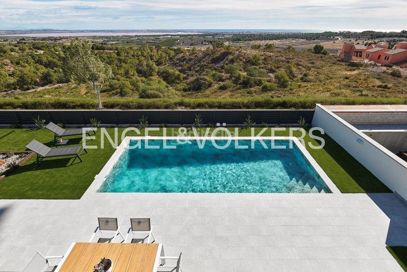 Foto 4da8ab56-1ddb-4a33-a74e-9be4b05229b2. Casa amb calefacció aparcament piscina a San Miguel de Salinas