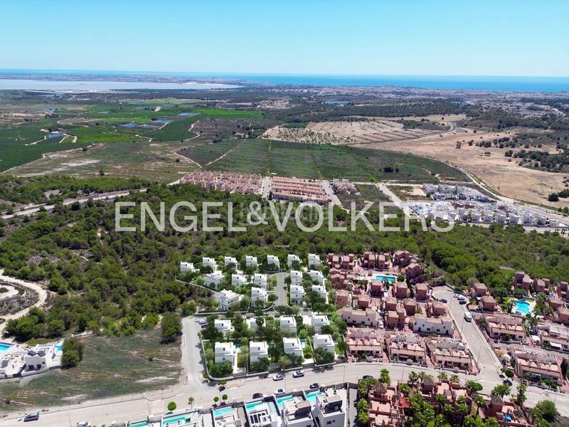 Foto c99612c5-6c17-487f-afa4-ffe6279ea24a. Casa amb calefacció aparcament piscina a San Miguel de Salinas