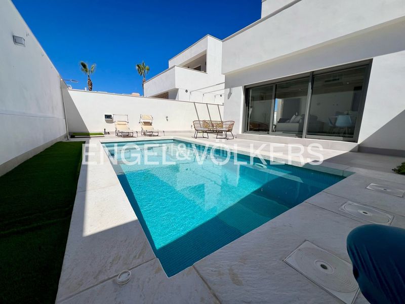 Foto 037784fe-7cd2-4880-9fc9-2833307e17bf. Casa amb calefacció aparcament piscina a Villamartín-Las Filipinas Orihuela