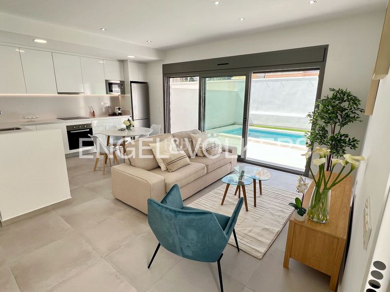 Foto 713ad53d-e474-4086-b46f-43a82989e103. Casa amb calefacció aparcament piscina a Villamartín-Las Filipinas Orihuela