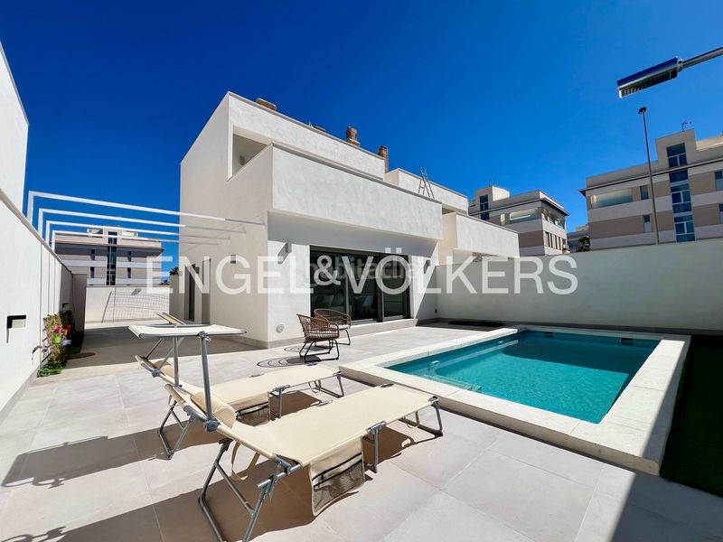 Foto 95036fd7-7260-4f3b-9417-236ae4aef772. Casa amb calefacció aparcament piscina a Villamartín-Las Filipinas Orihuela