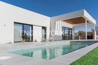 Masia a Lomas de Campoamor - Las Ramblas. Villas de lujo de obra nueva con piscina en las colinas golf