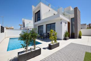 Mas à Montesinos (Los). Nuevas villas con piscina en la herrada
