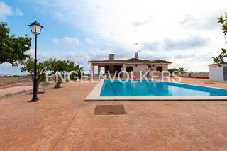 Masia a Montesinos (Los). Finca, gran parcela y piscina en montesinos