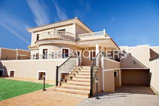 Casa en Los Balcones-Los Altos. Chalet unifamiliar en los balconeslos altos de torrevieja