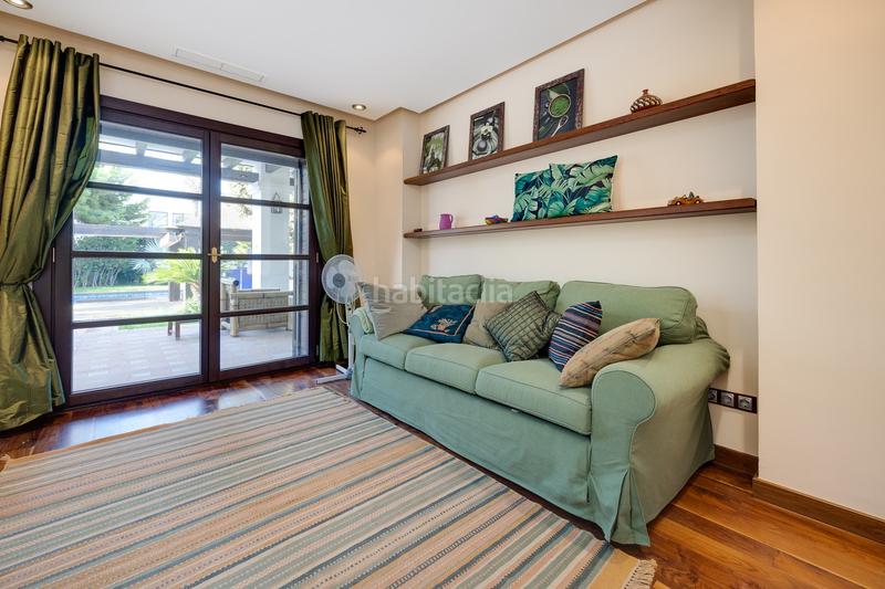 Foto 3c88156b-e4bd-4d0b-b884-a50ab90a6637. Masia amb calefacció aparcament piscina a Cabo Roig Orihuela