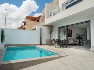Casa a San Pedro del Pinatar. Chalet de obra nueva con piscina en s. pedro del pinatar