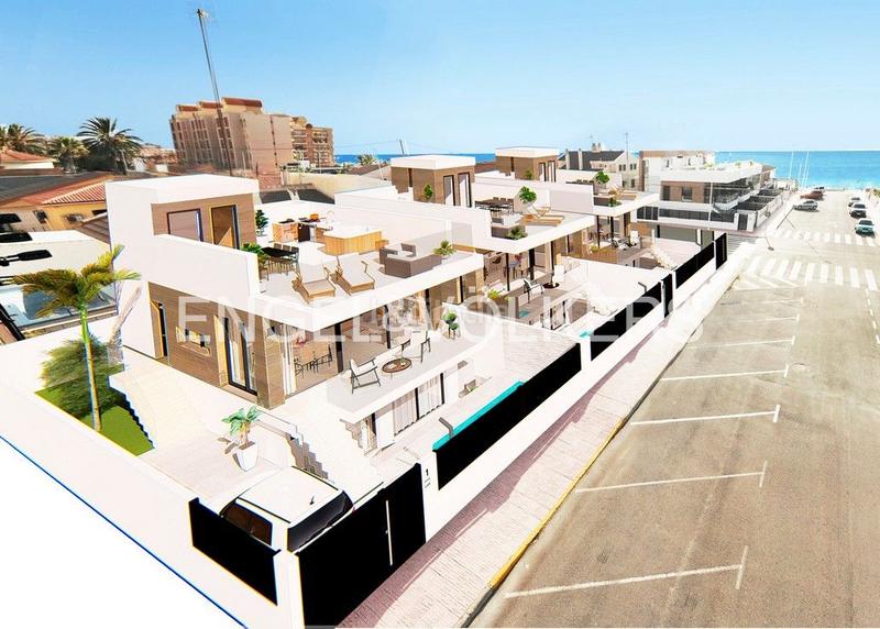 Foto a229f5a8-3b86-40f4-a338-b5cc2741f1d9. Casa amb calefacció aparcament piscina a Los Europeos Torrevieja