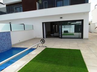 Maison jumelée à Pilar de la Horadada Ciudad. Chalet pareado de obra nueva con piscina en pilar de la horadada