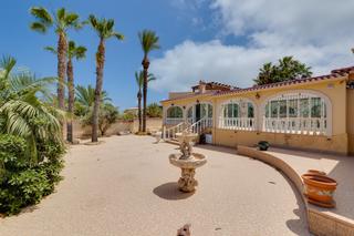 Casa  De las orquídeas. Villa de lujo y estilo clásico junto a flamenca beach