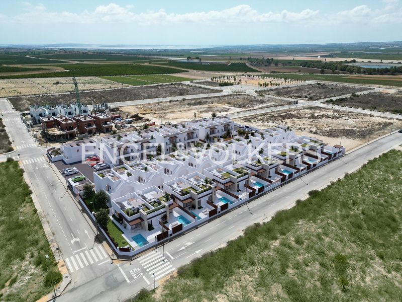 Foto ee4ecc13-f919-4e72-8da4-97bd225fc663. Casa amb calefacció aparcament piscina a Desamparados - Hurchillo - Torremendo Orihuela