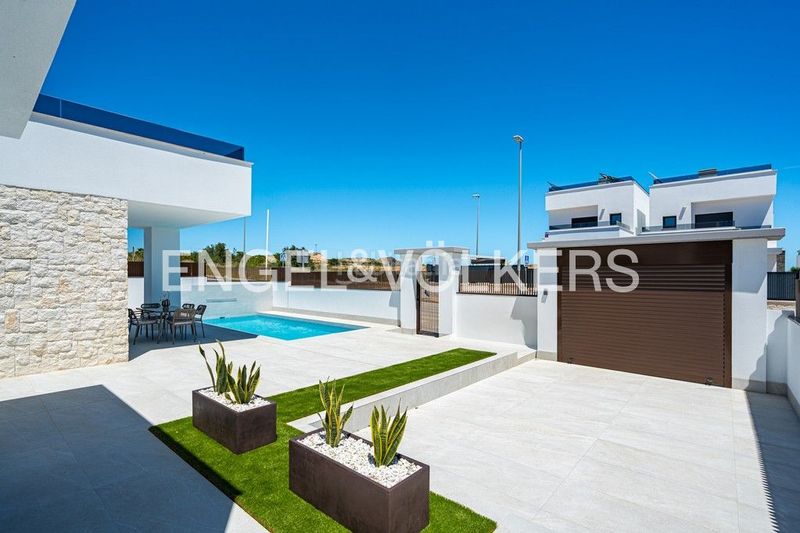 Foto 07385f07-79b4-4cc8-bb38-0e694c5d8be4. Casa amb calefacció aparcament piscina a Desamparados - Hurchillo - Torremendo Orihuela