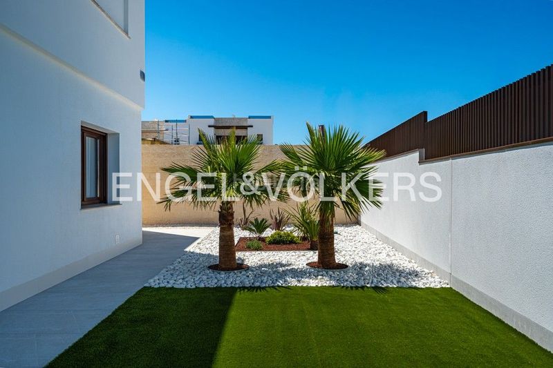 Foto 4b9989f6-91c7-4b3e-9932-bc7028cffd13. Casa amb calefacció aparcament piscina a Desamparados - Hurchillo - Torremendo Orihuela