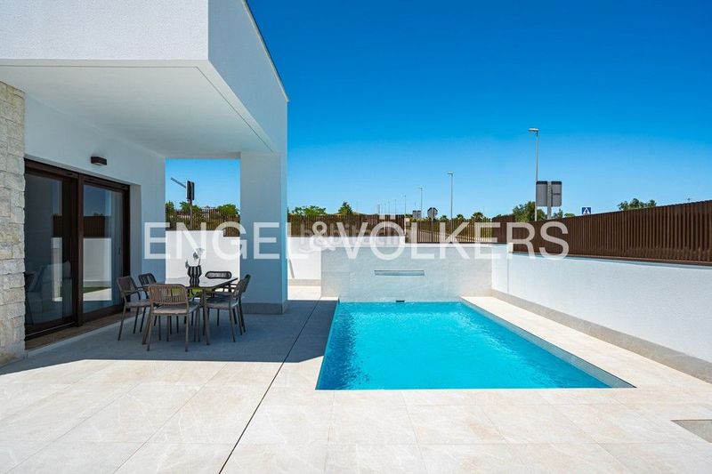 Foto 64912577-3e1b-4fc2-b1c3-444b52802bd2. Casa amb calefacció aparcament piscina a Desamparados - Hurchillo - Torremendo Orihuela