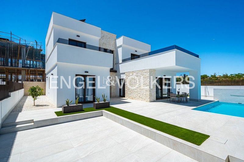 Foto 9cb7d8ea-90a2-412a-a3f5-38183972c1f1. Casa amb calefacció aparcament piscina a Desamparados - Hurchillo - Torremendo Orihuela