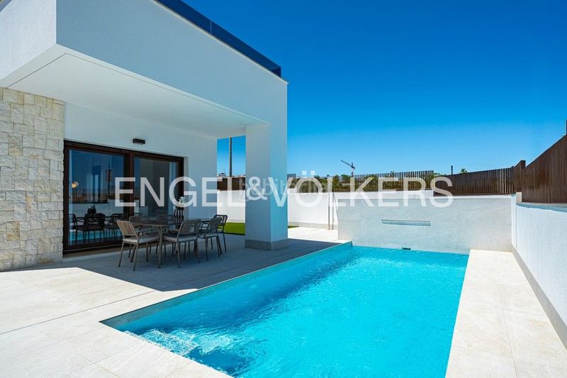 Foto f1612eff-8de4-4af6-82a2-7e037b382449. Casa amb calefacció aparcament piscina a Desamparados - Hurchillo - Torremendo Orihuela