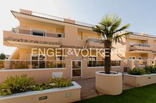 Maison à Pilar de la Horadada Ciudad. Casa adosada de obra nueva con jardín en pilar de la horadada