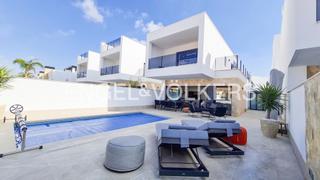 Casa en San Pedro del Pinatar. Chalets nuevos con piscina privada en san pedro del pinatar