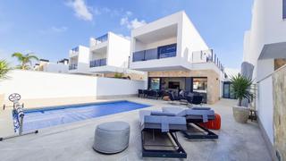 Casa a San Pedro del Pinatar. Chalets nuevos con piscina privada en san pedro del pinatar