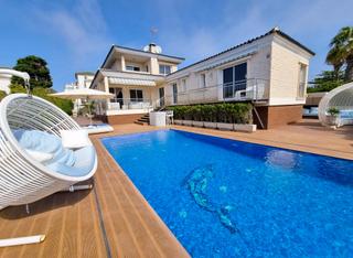 Mas à El Moncayo - El Pòrtic. Exclusiva villa cerca de la playa la mata