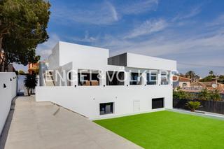 Masia en Los Balcones-Los Altos. Chalet moderno de lujo con vistas espectaculares en los balcones
