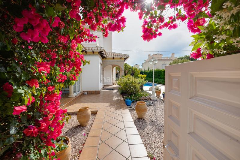 Foto 15732f9c-3893-49d2-9b29-d4742291d9d2. Casa chalet de estilo mediterráneo en Cabo Roig a 300 m de la caleta en Orihuela