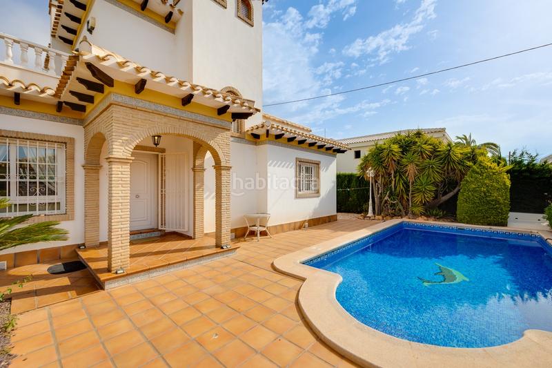 Foto 34978865-f99d-47fe-9b4b-2c997d6f5ac5. Casa chalet de estilo mediterráneo en Cabo Roig a 300 m de la caleta en Orihuela