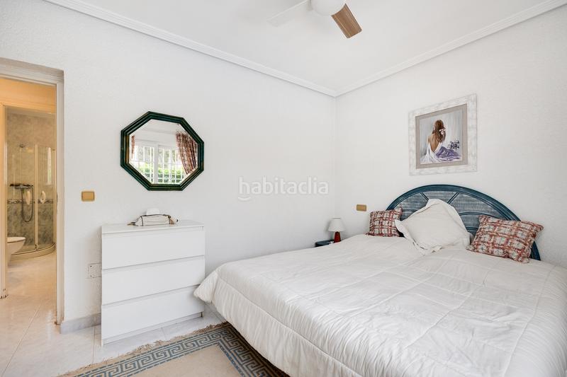 Foto 9f3c1d45-d41a-45f7-810e-9a4644ea77d2. Casa chalet de estilo mediterráneo en Cabo Roig a 300 m de la caleta en Orihuela