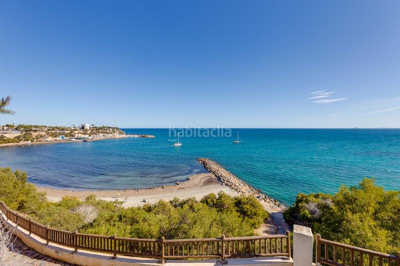 Foto b4209b2c-a81c-467f-b2e2-1cf139534c4e. Casa chalet de estilo mediterráneo en Cabo Roig a 300 m de la caleta en Orihuela