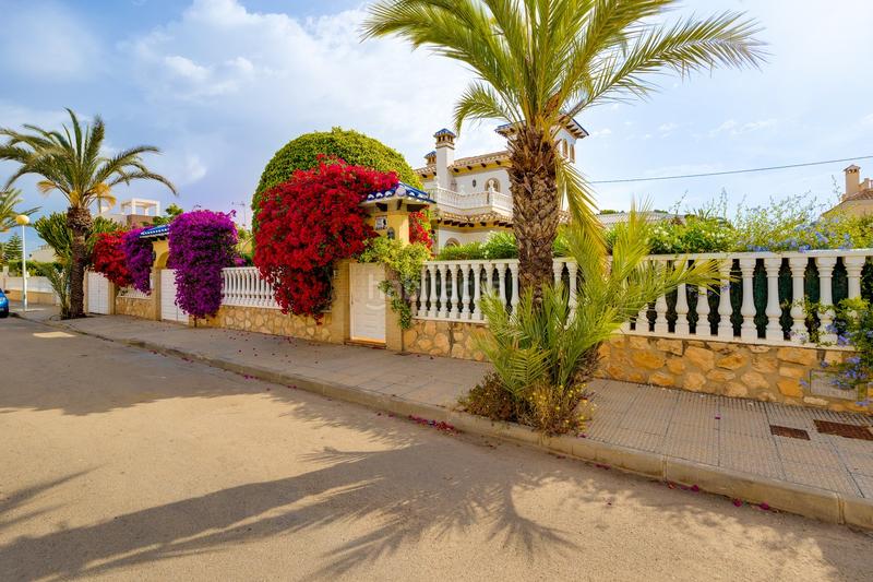 Foto b74e7750-f175-4ff8-9c31-8d736d91779d. Casa chalet de estilo mediterráneo en Cabo Roig a 300 m de la caleta en Orihuela