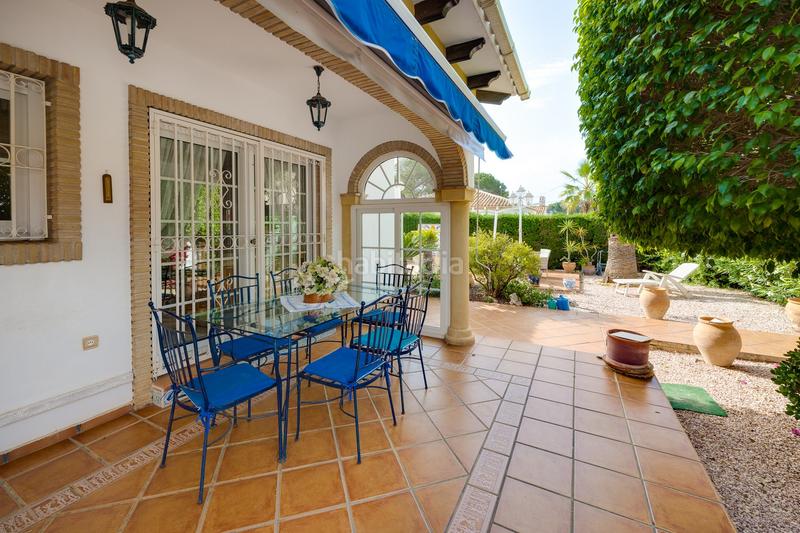 Foto bbe7e64f-9044-43f4-8c5c-c7cf8abf533d. Casa chalet de estilo mediterráneo en Cabo Roig a 300 m de la caleta en Orihuela
